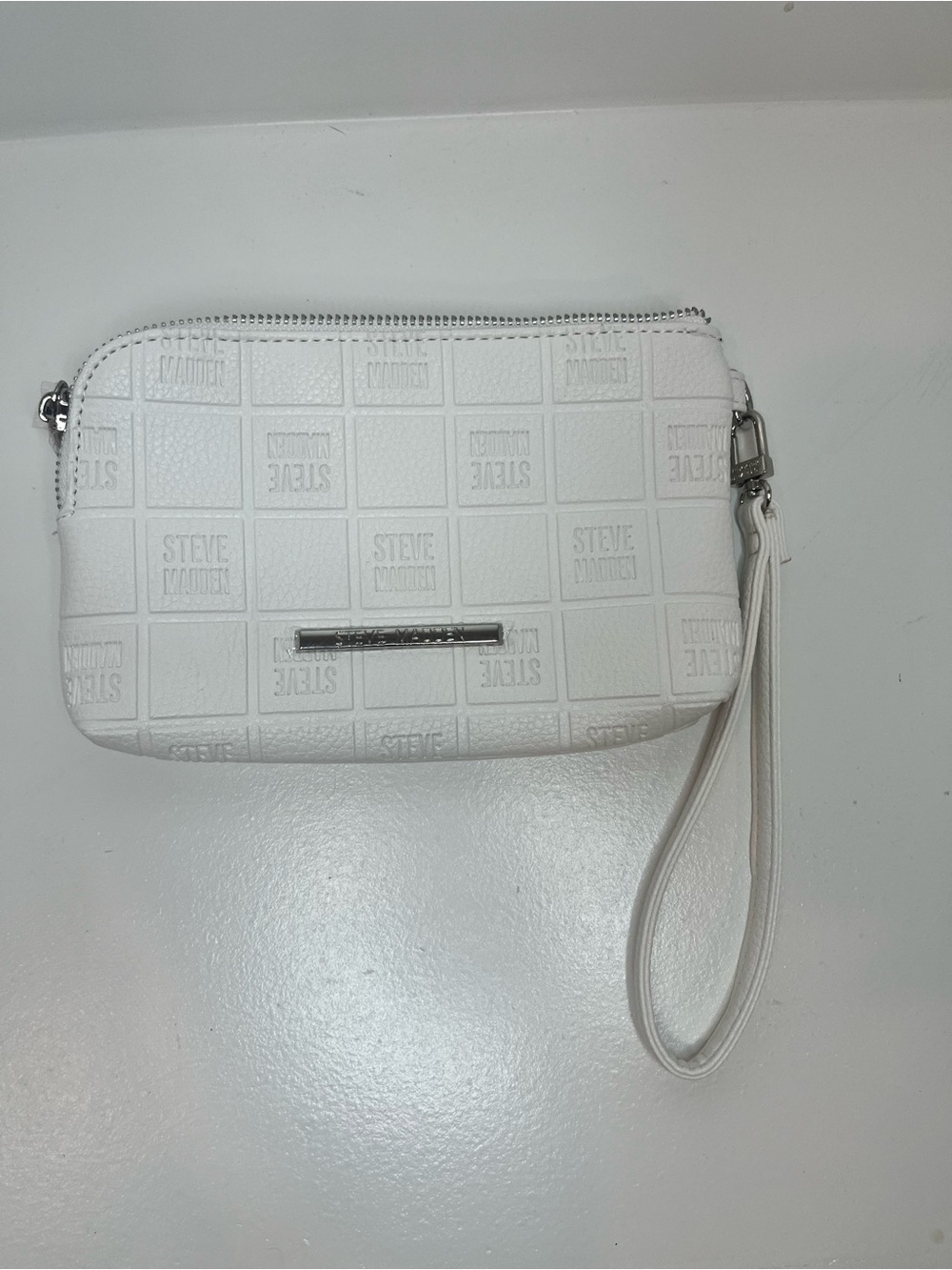 Steve Madden White Textured Wristlet Clutch